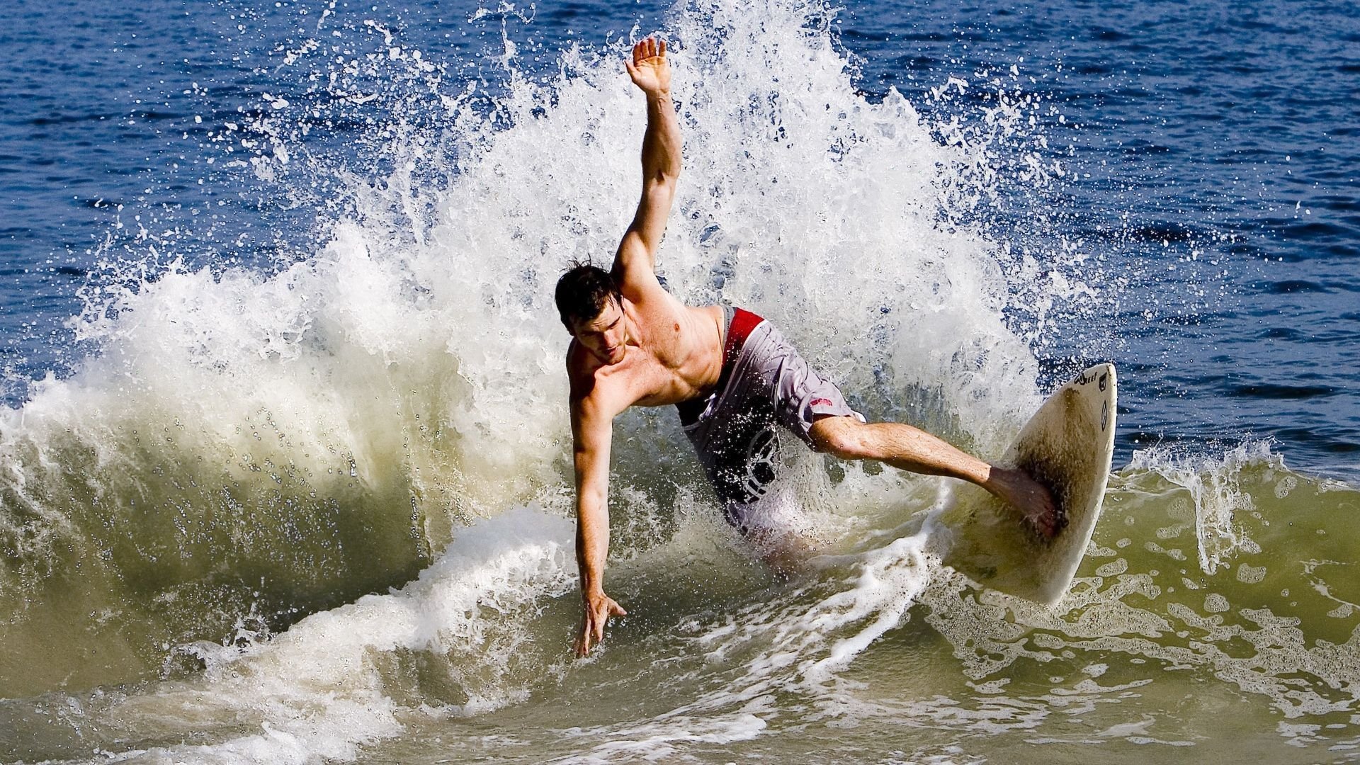 米切尔带动全队节奏，活塞关键战突围广东队