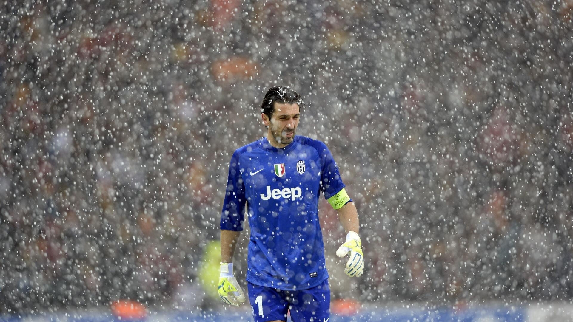 极速与坚韧，F1街道赛的轰鸣与快船淘汰赛的惊险夜