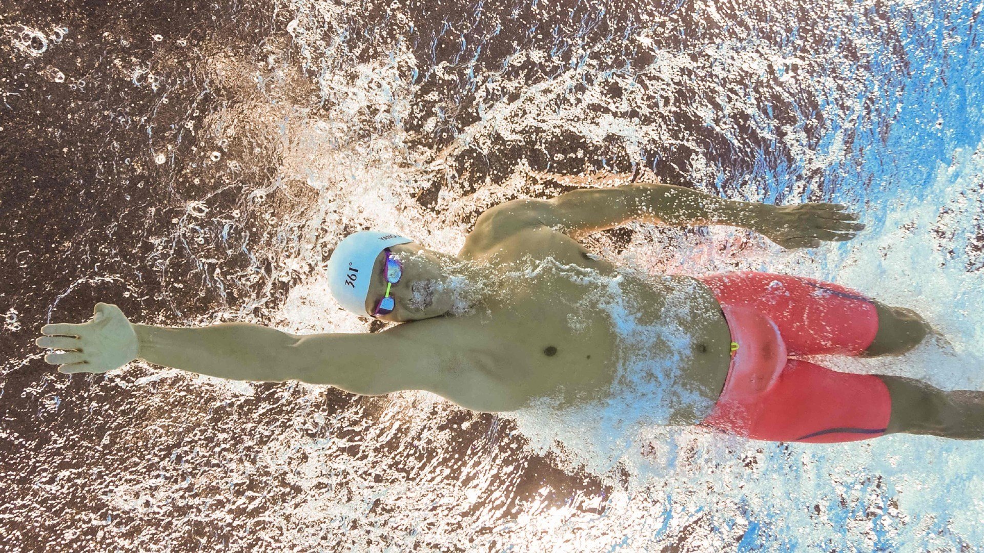 欧冠淘汰赛之夜,金玟哉关键回合不手软